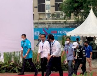 Sambut Presiden Jokowi, Anies Baswedan: Selamat Datang Pak di Formula E Jakarta