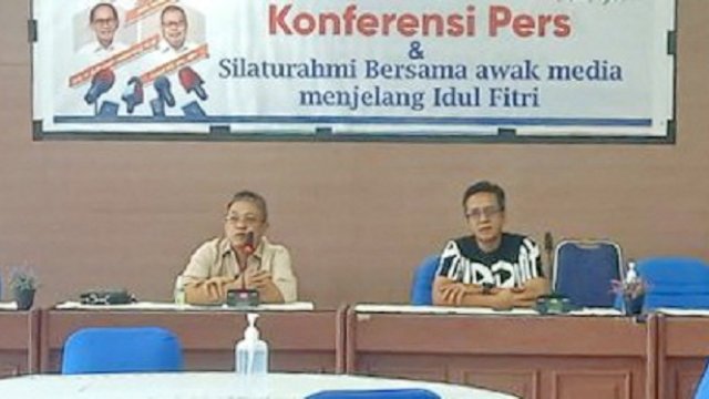 Pejabat Direktur Utama PDAM Kota Makassar Beni Iskandar saat konferensi pers di Aula PDAM Makassar, Sabtu (30/04/2022). (*)