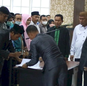 Bupati Muna Lantik Pejabat Irban dan Kapus, Ini Pesannya