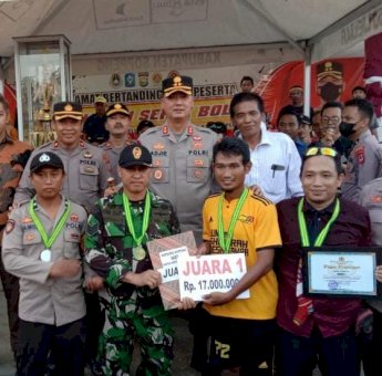 Ganra Utama FC Rebut Piala Bergilir Kapolres Soppeng