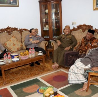 Begini Cara Kapolres Metro Jakarta Barat Dekatkan Tokoh Agama Dengan Polisi