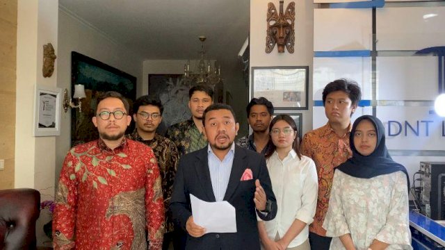 Kuasa hukum dari DNT Lawyers Pahrur Dalimunthe saat menjelaskan kronologis kasus kekerasan yang dilakukan mafia tanah di Makassar. (Istimewa)