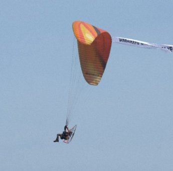 Paramotor Polda Banten Atraksi Udara Untuk HUT ke-76 Bhayangkara