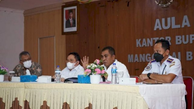 Bupati Manggarai Barat NTT, Edistasius Endi, memberikan sambutan saat menerima kunjungan kerja Komisi V DPR RI, Jumat (01/07/2022). (Istimewa)