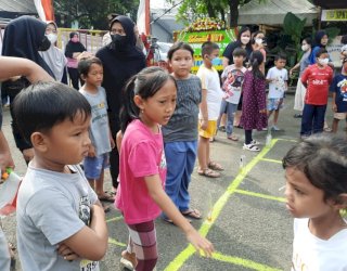 Ikut Lomba Perayaan HUT Bhayangkara ke-76, Ratusan Anak Dibawah Umur Serbu Polsek Palmerah Jakarta Barat