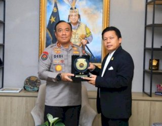 Divisi Humas Polri Raih Penghargaan Presisi Award Dari Lemkapi