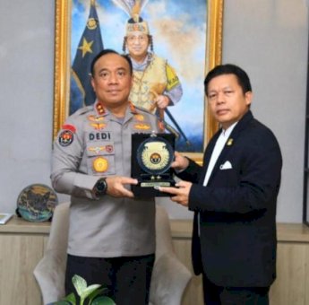Divisi Humas Polri Raih Penghargaan Presisi Award Dari Lemkapi