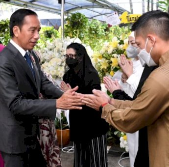 Presiden Jokowi dan Ibu Iriana Takziah ke Kediaman Almarhum Tjahjo Kumolo
