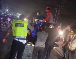 Satlantas Polres Cilegon Evakuasi Korban Laka Lantas, Satu Orang Meninggal Dunia