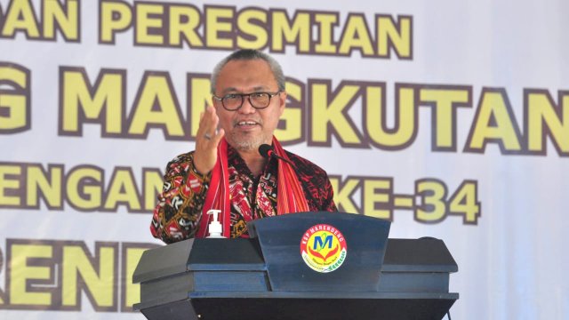 Bupati Luwu Timur, H. Budiman meresmikan Gedung Koperasi Simpan Pinjam (KSP) Marendeng cabang Mangkutana, Sabtu (02/07/2022).