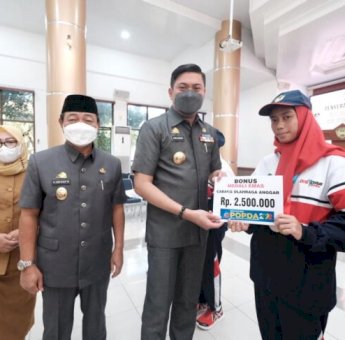 Menang di POPDA Sulsel 2022, Bupati Gowa Beri Bonus Jutaan Rupiah ke Atlet