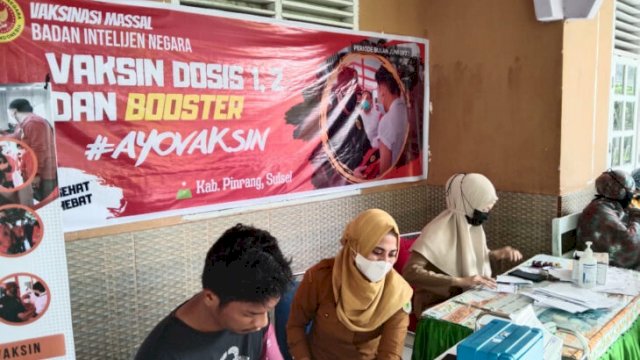 Binda Sulsel melalui Korwil Kabupaten Pinrang gencar melakukan vaksinasi Covid-19 bagi masyarakat. Upaya ini dilakukan untuk mendorong perubahan status pandemi Covid-19 menjadi endemi. (Dok. Binda Sulsel)