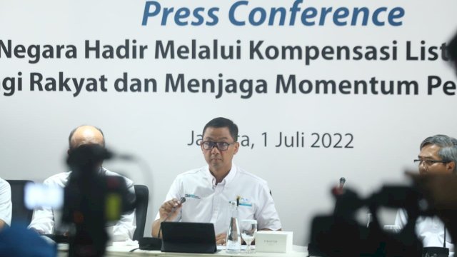 Direktur Utama PT PLN Darmawan Prasodjo, saat memimpin Konferensi Pers pada Jumat (01/07/2022) lalu. (Istimewa)