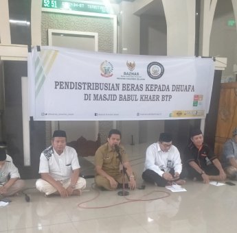 Diinisiasi Gubernur Andi Sudirman, Beras dari Infaq dan Sedekah Pegawai Pemprov Sulsel Dibagi ke Kaum Dhuafa