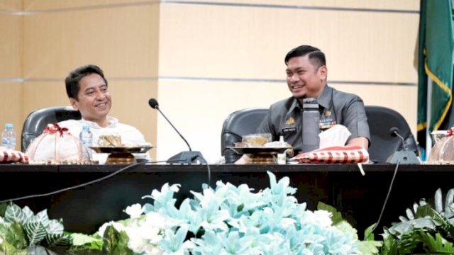 Bupati Gowa Adnan Purichta Ichsan bersama Tim Teknis Rumah Tahfidz Pemkab Gowa di UIN Alauddin Makassar, Minggu (04/07/2022). (FOTO. Humas Gowa)