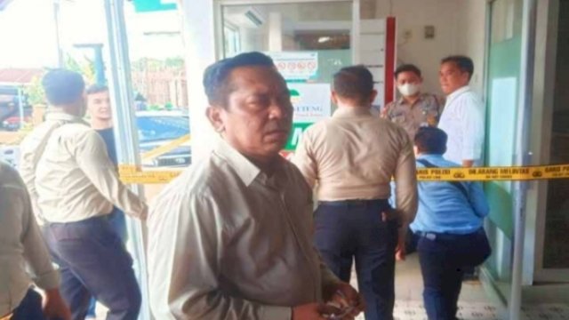 Aparat kepolisian memang Police Line di Lokasi ATM yang nyaris dibobol, di Kota Palangka Raya, Kalimantan Tengah, Selasa (05/07/2022). (Istimewa)