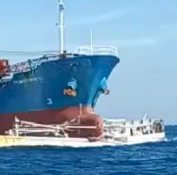 Kapal Kargo Tabrak Kapal Nelayan di Takalar