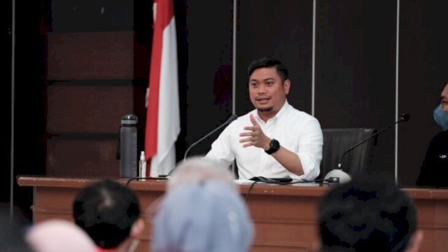 Bupati Gowa Adnan Purichta Ichsan saat menerima mahasiswa KKN Unhas di Baruga Tinggimae, Rumah Jabatan Bupati Gowa, Selasa (05/07/2022). (FOTO. Humas Pemkab Gowa)