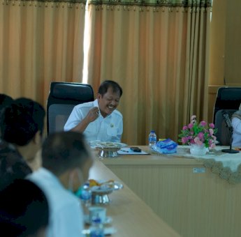 Bahas Pembangunan Jembatan Pacongkang, Bupati Andi Kaswadi: Semakin Banyak Tantangan Semakin Menarik