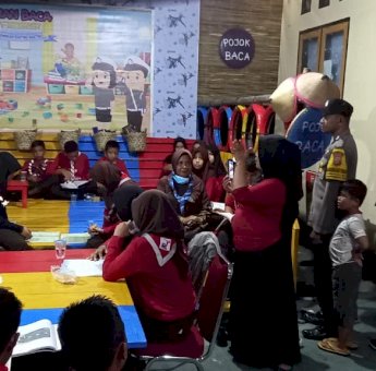Pramuka Kwarcab Buteng Lakukan Kunjungan Literasi ke Taman Baca Polsek Mastim