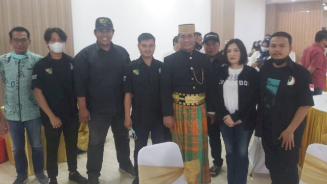 Andi Sudirman Sulaiman bersama pengurus PKS Sulsel. (Istimewa)