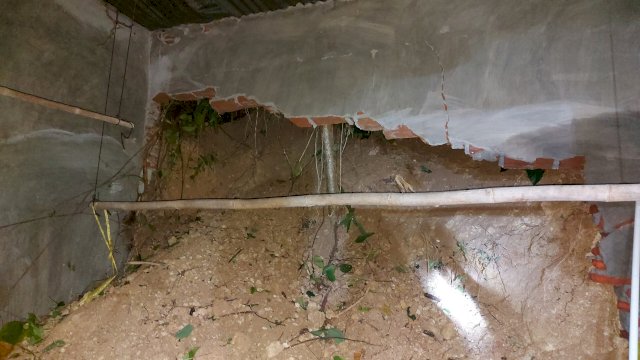 Kondisi dinding rumah warga Bonea, Kabupaten Kepulauan Selayar, yang ditimpa Tanah Longsor. (Istimewa)