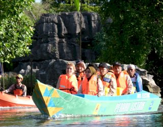 Sukseskan Geopark Maros-Pangkep sebagai UNESCO Global Geopark, PLN Hadirkan Perahu Listrik