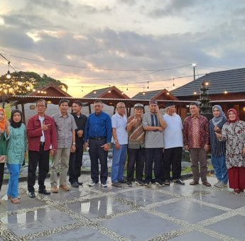 Dr Tammasse Jabat Ketua KPS S-2 Bahasa Indonesia