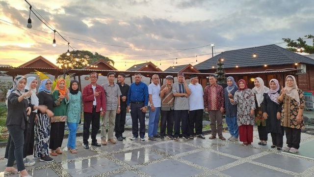 Serah terima jabatan Ketua KPS S-2 Bahasa Indonesia ini berlangsung Rabu (06/07/2022), yang dilanjutkan dengan syukuran dan rapat internal Departemen Sastra Indonesia FIB. (Istimewa)