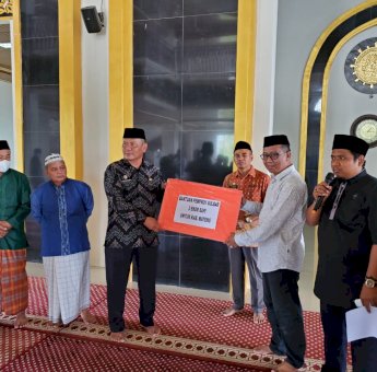 Bangun Kebersamaan Rayakan Idul Adha, Pemprov Sulbar Serahkan 18 Sapi Kurban ke Kabupaten