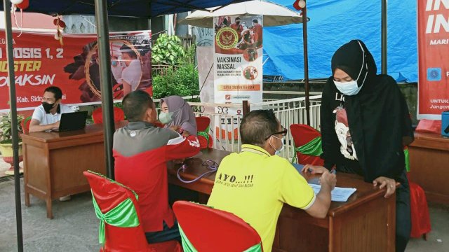 Pelaksanaan vaksinasi Covid-19 di Kabupaten Sidrap yang dilakukan BINDa Korwil Sidrap. (Dok. BINDa Sulsel)