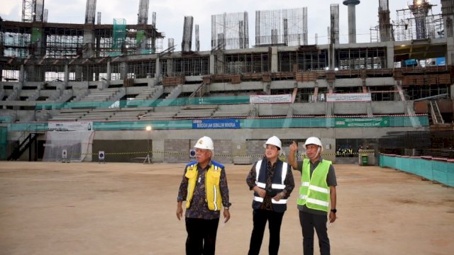 Menteri PUPR Basuki memantau stadion multifungsi GBK untuk digunakan pada FIBA World Cup 2023. (Ist)