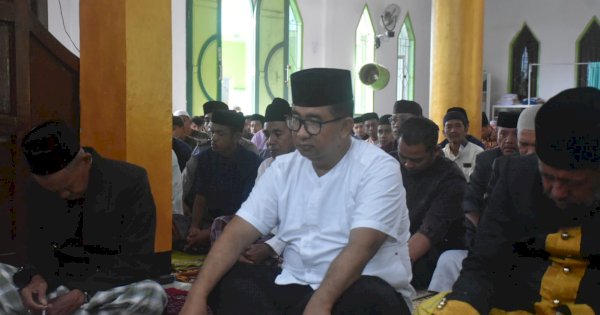 Pj Gubernur Sulbar Sholat Idul Adha 1543 Hijiriah Bersama Warga Kalukku