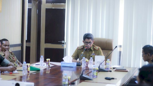 Sekda Jeneponto Muh.Arifin Nur saat memimpin rapat koordinasi 