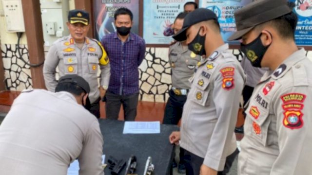Pengecekan rutin senpi di Mapolresta Mamuju Sulawesi Barat (Foto:ist)