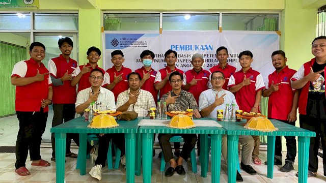 Pelatihan pengolahan roti dan kue, dan juga teknisi pendingin ruangan atau AC, di Kampus III Ponpes An Nahdlah Makassar, Rabu (13/07/2022). (Istimewa)