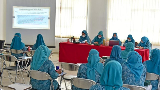 Rapat penyamaan persepsi tugas dan fungsi Gerakan PKK Provinsi Sulsel di gedung PKK Sulsel, Rabu (13/07/2022). (Istimewa)
