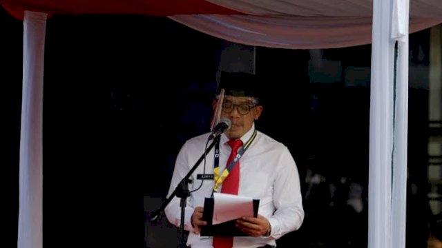 Direktur Peraturan Perpajakan II Estu Budiarto, saat memimpin upacara peringatan Hari Pajak 2022 di Halaman Kantor DJP, Jakarta, Kamis (14/07/2022). (Dok. DJP Sulselrabar)