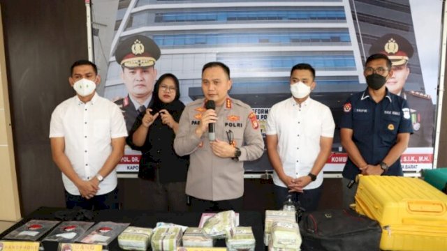 Kapolres Metro Jakarta Barat Kombes Pol Pasma Royce pimpin press confrence pengungkapan 9 KG sabu. (Ist)
