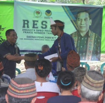 Anggota DPRD NasDem Bantu Pembangunan Rumah Ibadah di Manggarai Timur
