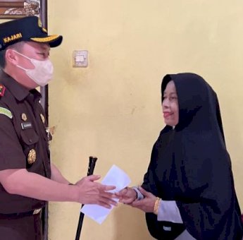 Peringati HBA ke-62, Kejari Sinjai Gelar Bakti Sosial dan Anjangsana