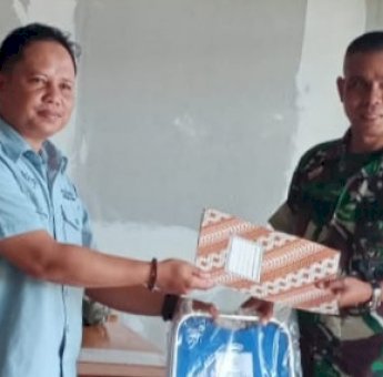 PT RMU Salurkan Bantuan Peralatan Kantor ke Koramil 1015-02 Kamipang Tasik Payawan