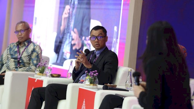 Direktur Utama PLN Darmawan Prasodjo, saat menjadi pembicara pada Forum Diskusi Sustainable Finance For Climate Transition Roundtable di Bali, kemarin. (Dok. Humas PLN)