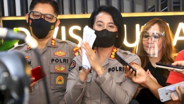 Kabag Penum Divisi Humas Polri Kombes Nurul Azizah, saat memberikan keterangan Pers terkait kasus penembakan Brigadir J. (Istimewa)