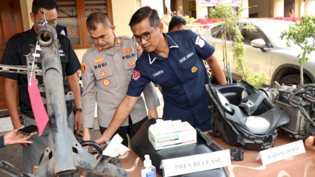 Kapolsek Palmerah AKP Dodi Abdulrohim sebut motor yang dicuri dipreteli satu persatu, setelah itu dijual ke penadah. (Istimewa)