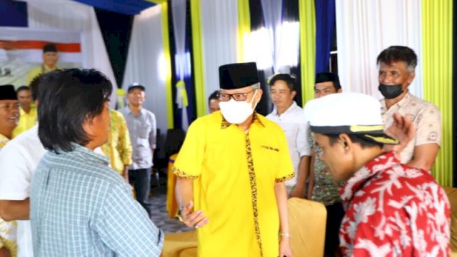 Ketua DPD I Golkar Sulsel Taufan Pawe, menemui puluhan tokoh masyarakat dari desa dan dusun di Kabupaten Enrekang.  (Istimewa)