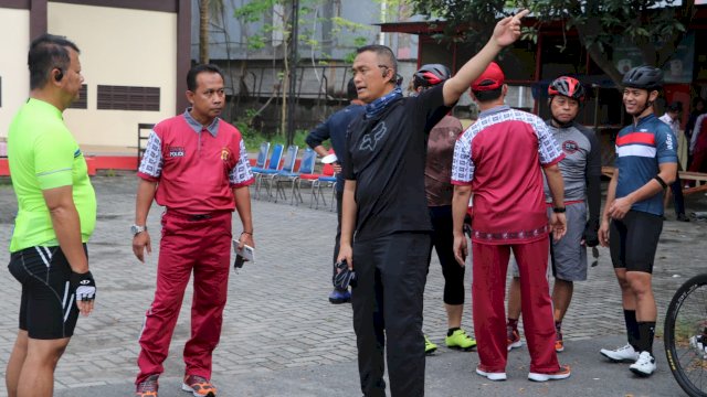 Kapolda Kaltim Irjen Pol Imam Sugianto Mengecek Langsung Barak Personil Pengamanan Ibu Kota Nusantara di Eks SPN Polda Kaltim, Stal Kuda Balikpapan.(Foto: Dok Humas Polda Kaltim).
