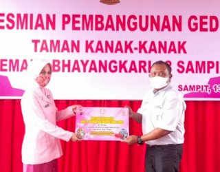Peduli Pendidikan Anak Usia Dini, PT RMU Salurkan Bantuan Sarpras TK di Kotim