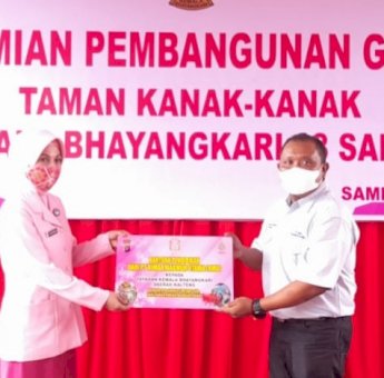 Peduli Pendidikan Anak Usia Dini, PT RMU Salurkan Bantuan Sarpras TK di Kotim
