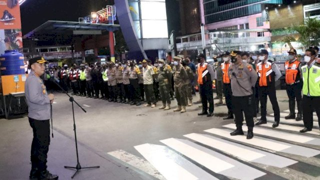 Kapolres Metro Jakarta Barat Kombes Pol Pasma Royce, memimpin pelaksanaan Patroli Skala Besar. (Istimewa)